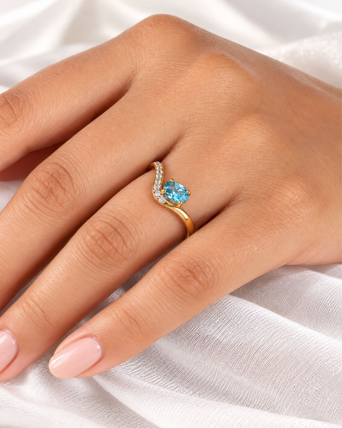 Oval aquamarine curved ring | Gold Vermeil
