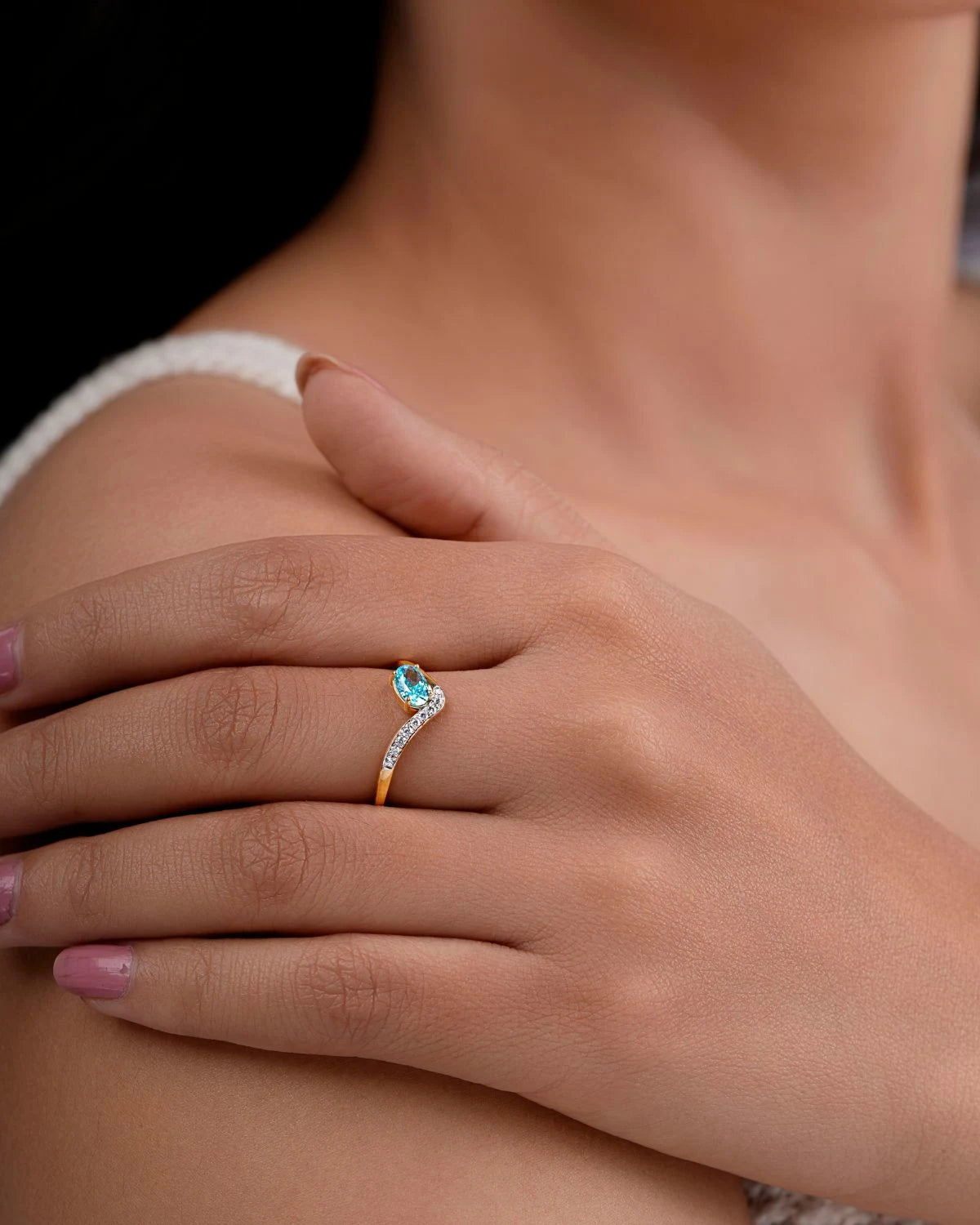 Oval aquamarine curved ring | Gold Vermeil