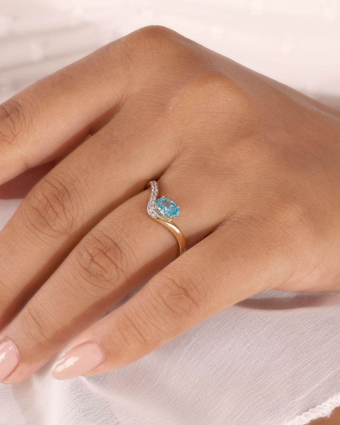 Oval aquamarine curved ring | Gold Vermeil