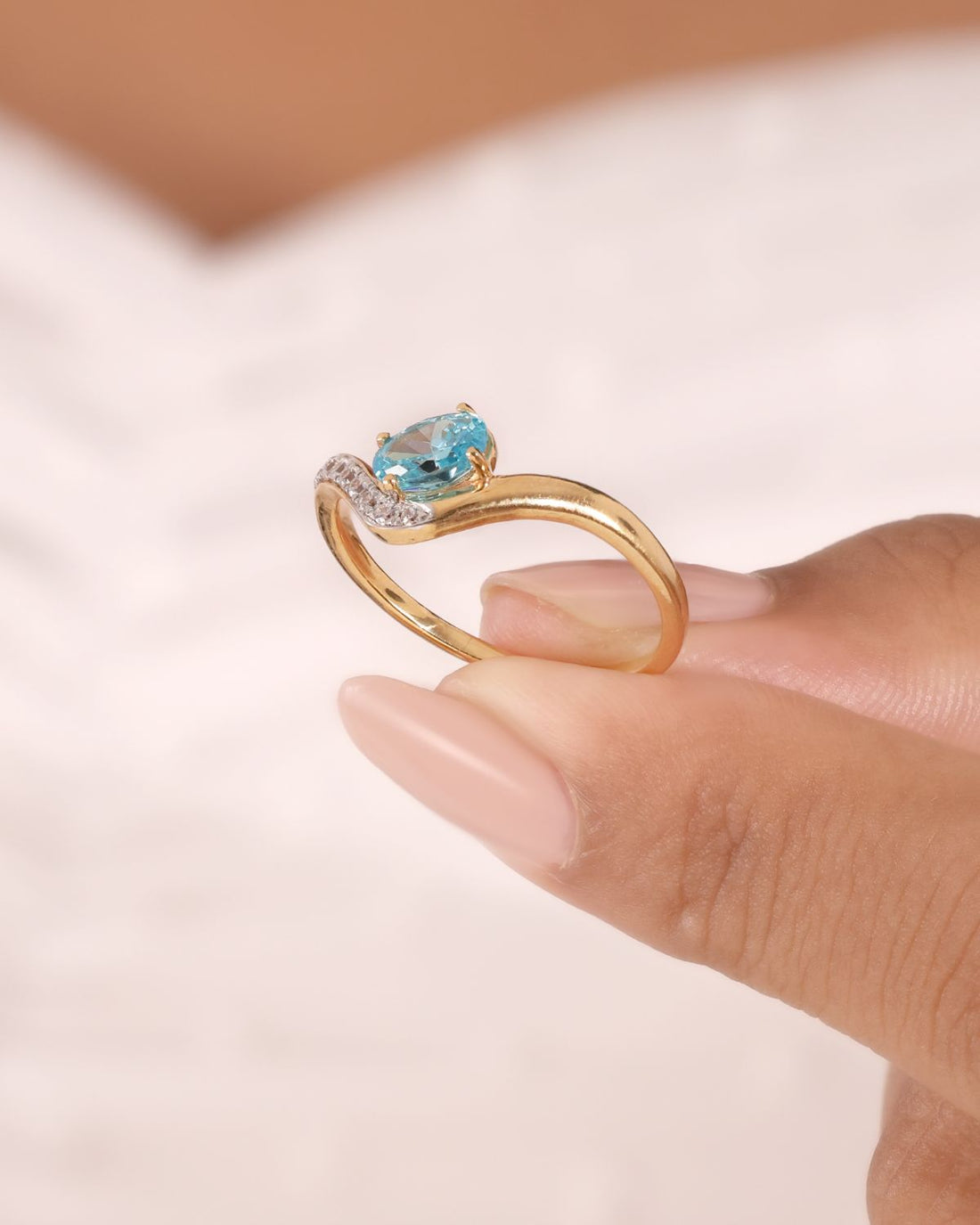 Oval aquamarine curved ring | Gold Vermeil