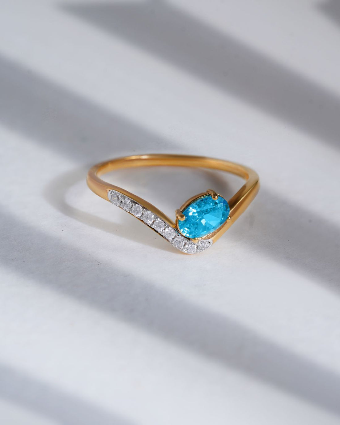 Oval aquamarine curved ring | Gold Vermeil