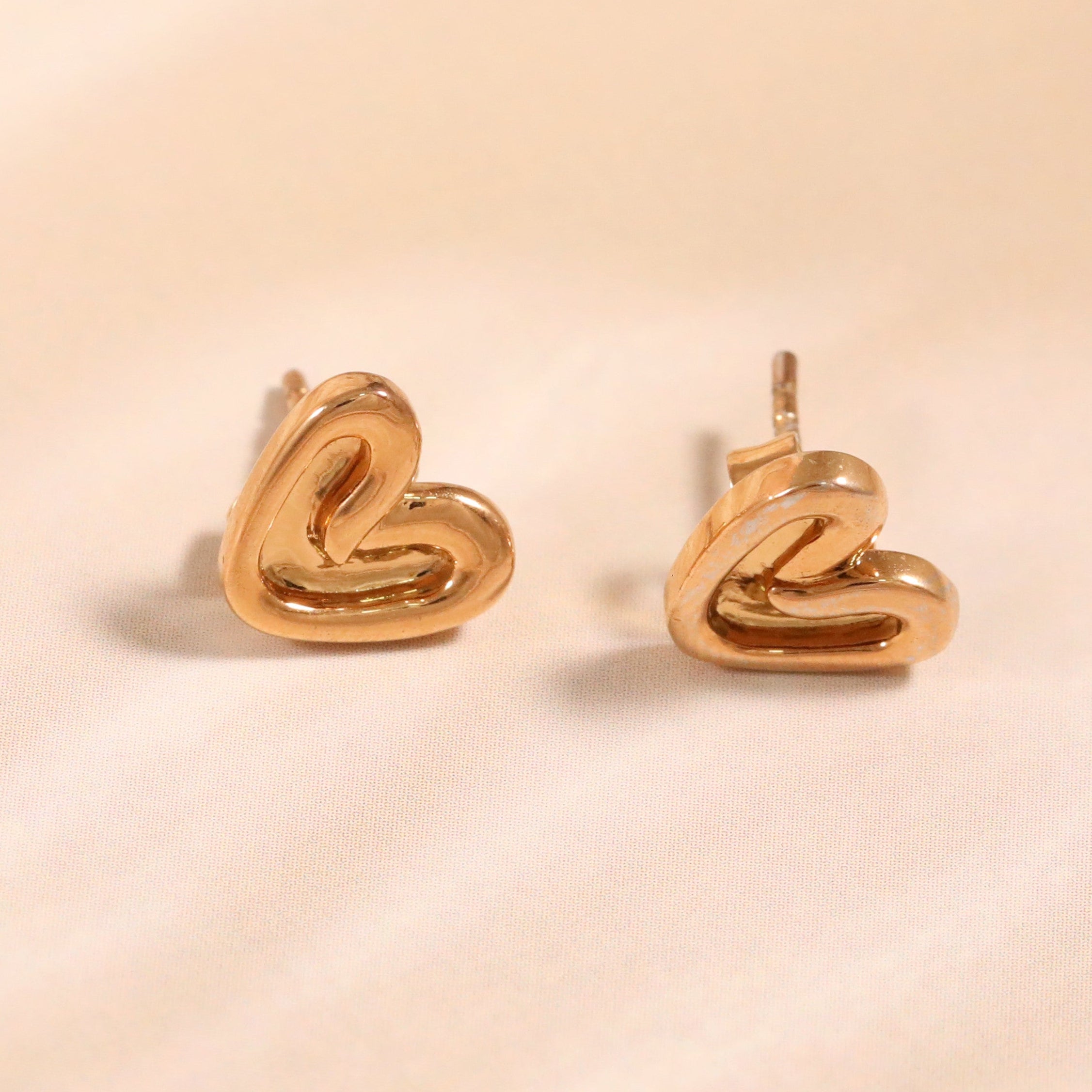 Heart-Shaped Stud Earrings – 18kt Gold Vermeil