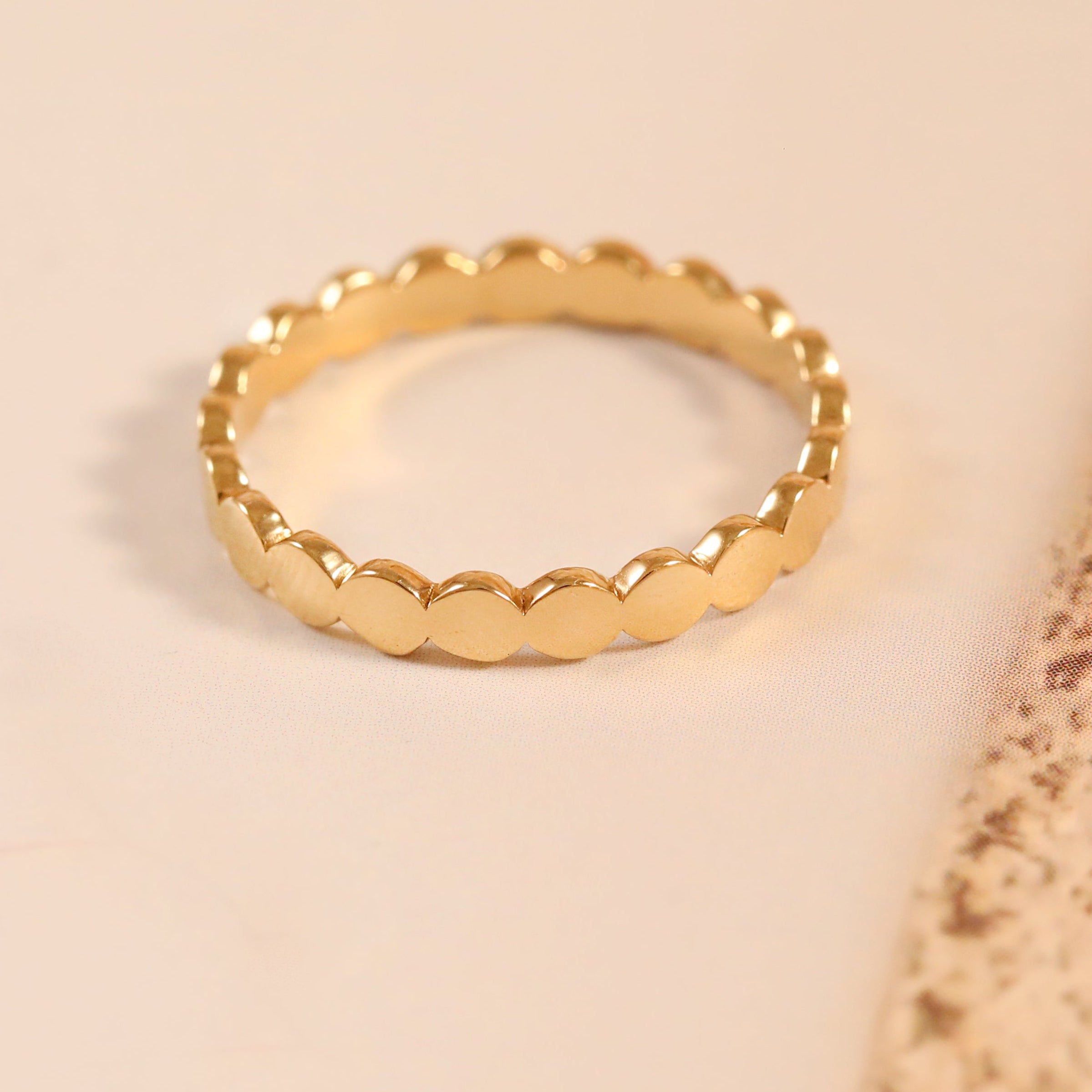 Gold-Plated Scallop Band